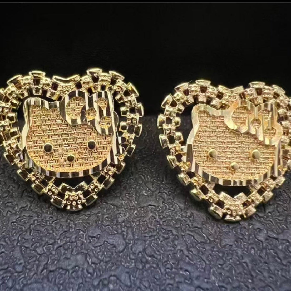 Hello Kitty Face Heart Studs
